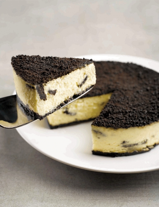 Oreo Cookies and Cream Cheesecake - from Cat and the Fiddle